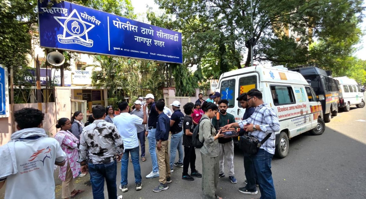 Police Station Sita Buldi मिशन मुक्ती अंतर्गत कार्यवाही करण्या अगोदर कार्यवाही बाबद सर्वाना संबोधित करण्यात आले असल्याचे फोटो.